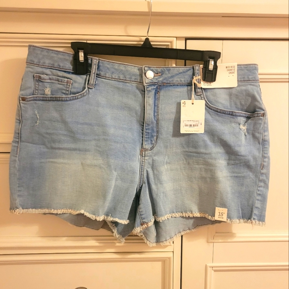 NWT A.N.A Women's‎ Mid Rise Light Wash Denim Shorts